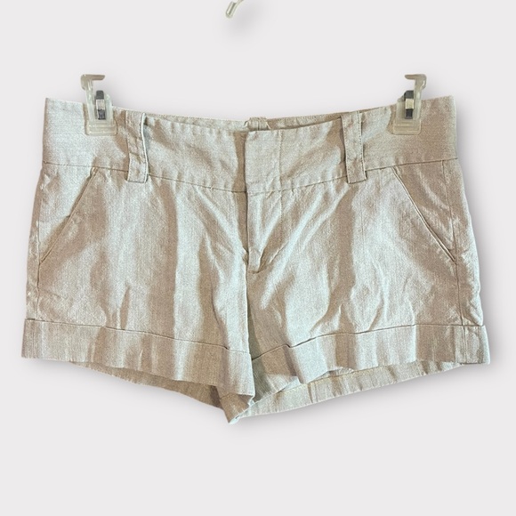 Alice + Olivia Women’s Size 8 Metallic Gold Tone Cuffed Chino Linen Shorts - Picture 1 of 9